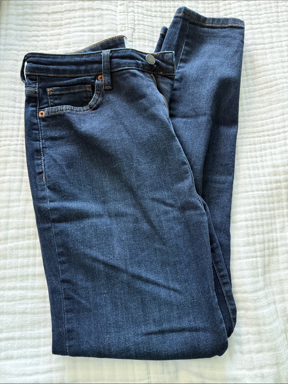 Women's Skinny Jeans in Dark Blue Wash